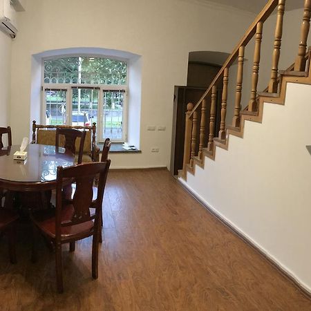 Apartment By Family Hotel 耶烈万 外观 照片